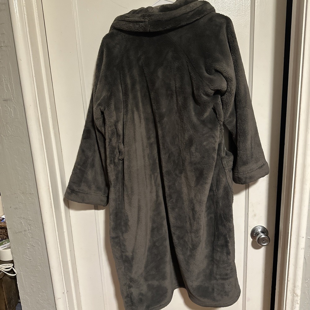 Pottery Barn Dark Gray Super Plush Soft Belted Bathrobe Size small- no tie - Picture 7 of 7